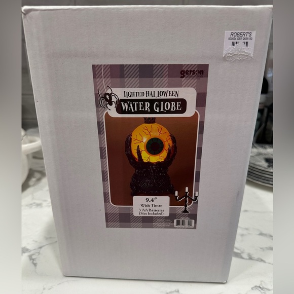 Lighted Halloween Eye Water Globe 9.4” with timer - Picture 2 of 2